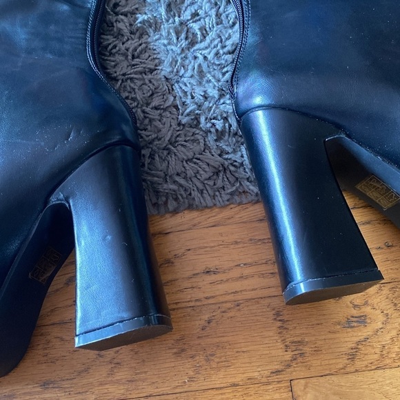 NWOT Princess Polly Keeley Block Heel Square Toe Boots Matte Black Size 10 - Picture 4 of 16